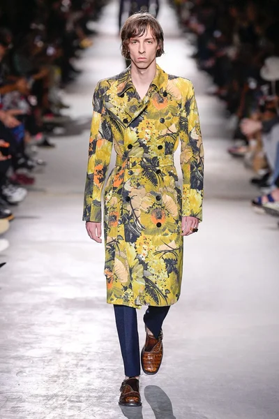 Look 11
